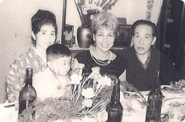 ブランド名の由来となった
レオンカ女史とともに 